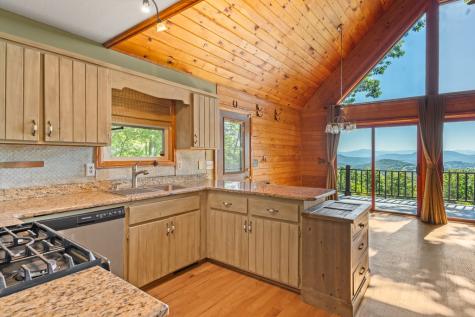 913 Royal Oaks Trail Brasstown NC 28902
