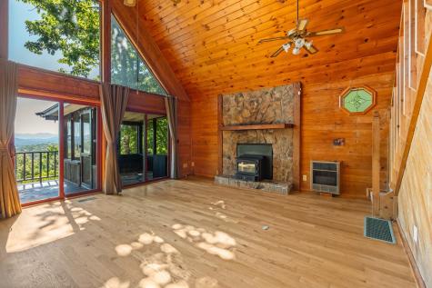 913 Royal Oaks Trail Brasstown NC 28902