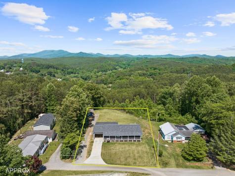 111 Briggs Street Mccaysville GA 30555