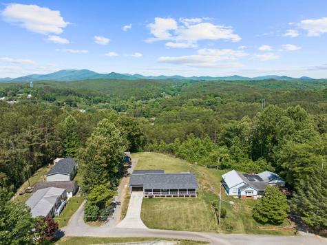 111 Briggs Street Mccaysville GA 30555