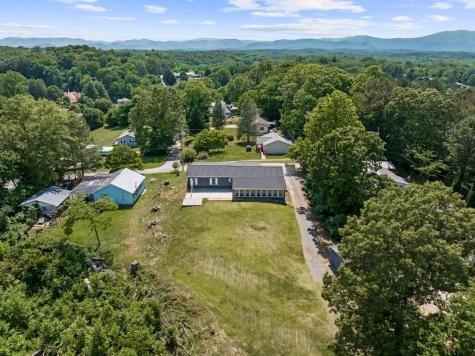 111 Briggs Street Mccaysville GA 30555