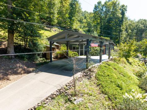 162 Hiawassee River Road Brasstown NC 28902