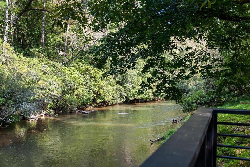 124 River Oaks Terrace Ellijay GA 30540