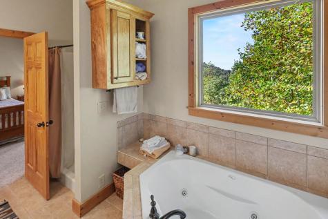 7031 Black Bear Trail Hiawassee GA 30546