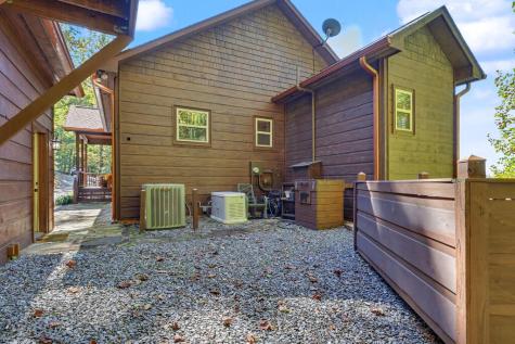 7031 Black Bear Trail Hiawassee GA 30546