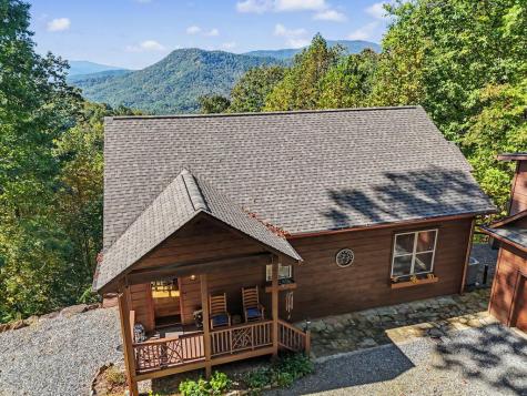 7031 Black Bear Trail Hiawassee GA 30546