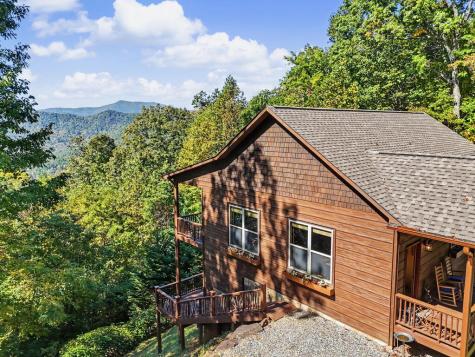 7031 Black Bear Trail Hiawassee GA 30546