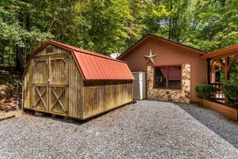 717 Evergreen Lane Mineral Bluff GA 30559