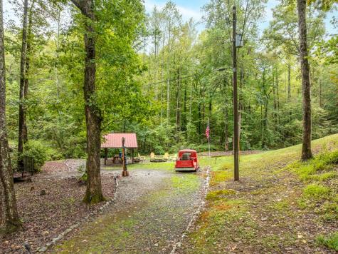 850 Valley Drive Ellijay GA 30536