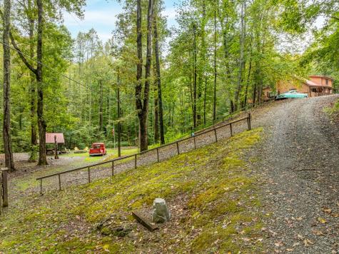 850 Valley Drive Ellijay GA 30536