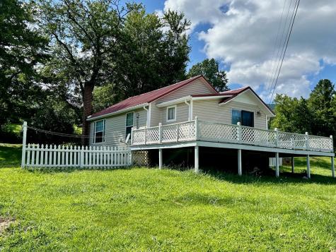 136 West Vineyard Hayesville NC 28904