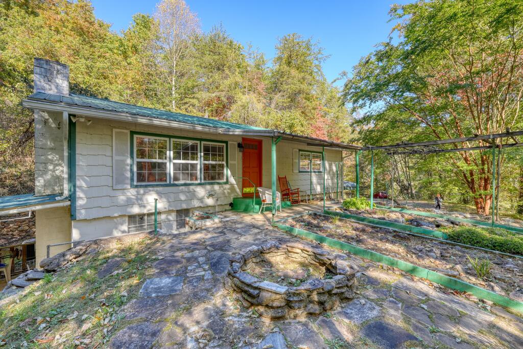 197 Pounding Mill Connector Hayesville NC 28904