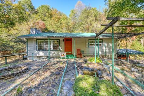 197 Pounding Mill Connector Hayesville NC 28904