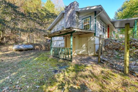 197 Pounding Mill Connector Hayesville NC 28904