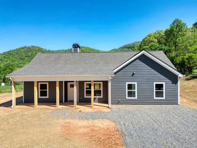 774 Bugscuffle Road Hiawassee GA 30548
