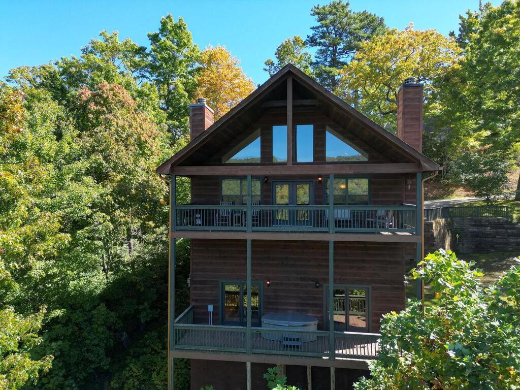 1281 Tipton Heights Hiawassee GA 30546
