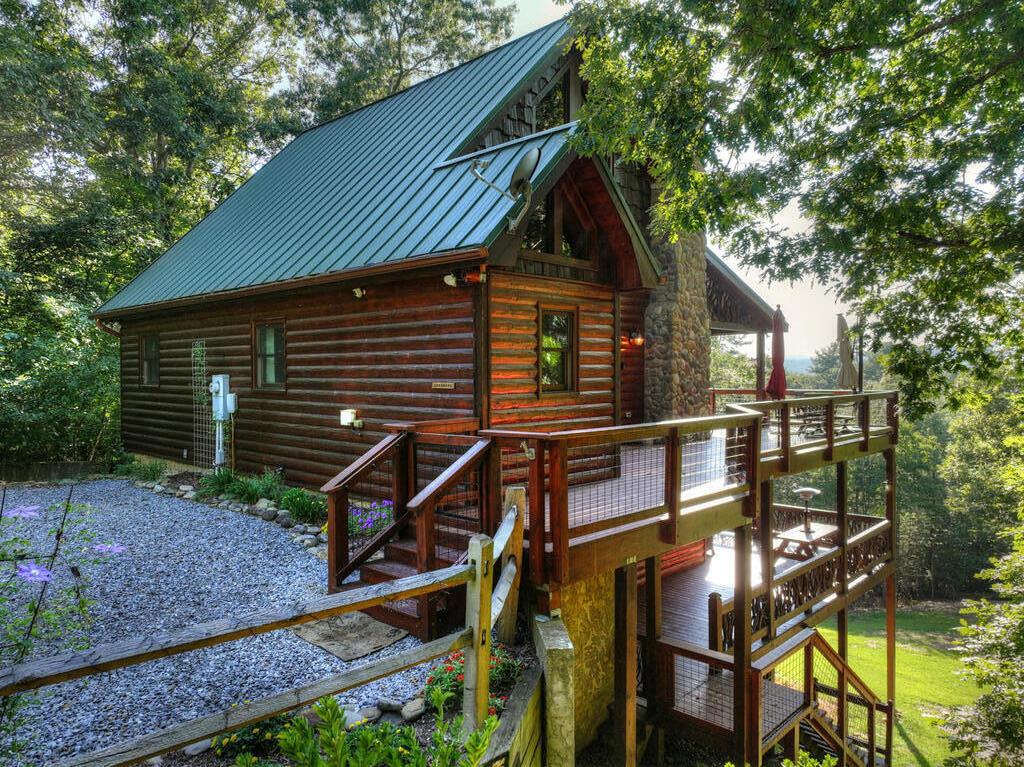 16 Mid Mountain Road Mineral Bluff GA 30559