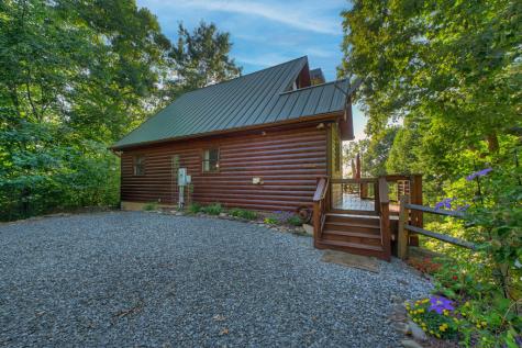 16 Mid Mountain Road Mineral Bluff GA 30559