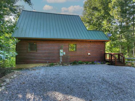 16 Mid Mountain Road Mineral Bluff GA 30559