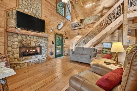 16 Mid Mountain Road Mineral Bluff GA 30559