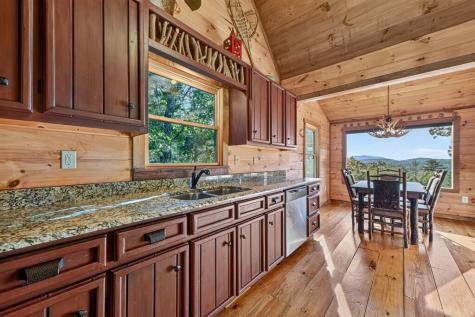 16 Mid Mountain Road Mineral Bluff GA 30559