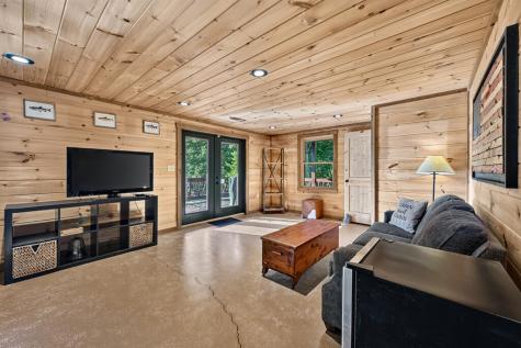 16 Mid Mountain Road Mineral Bluff GA 30559