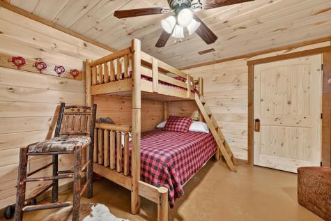 16 Mid Mountain Road Mineral Bluff GA 30559