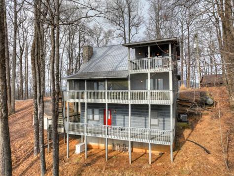 1186 Walnut Ridge Ellijay GA 30536