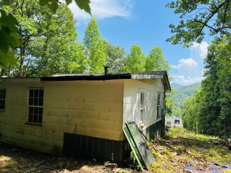 586 Pounding Mill Road Hayesville NC 28904
