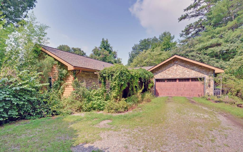 475 Rivercane Road Brasstown NC 28902