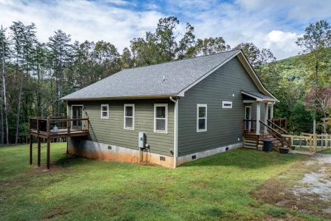 7450 Hooper Cove Road Young Harris GA 30582