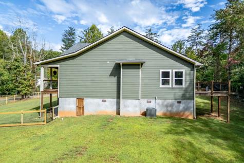 7450 Hooper Cove Road Young Harris GA 30582