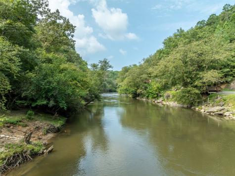 93 Amy Lane Ellijay GA 30540
