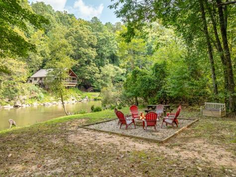 93 Amy Lane Ellijay GA 30540