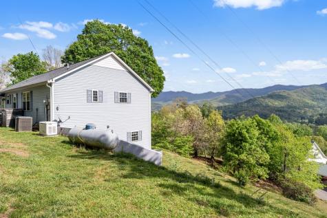 619 Pounding Mill Loop Hayesville NC 28904