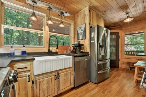 979 Cherokee Lane Mccaysville GA 30555