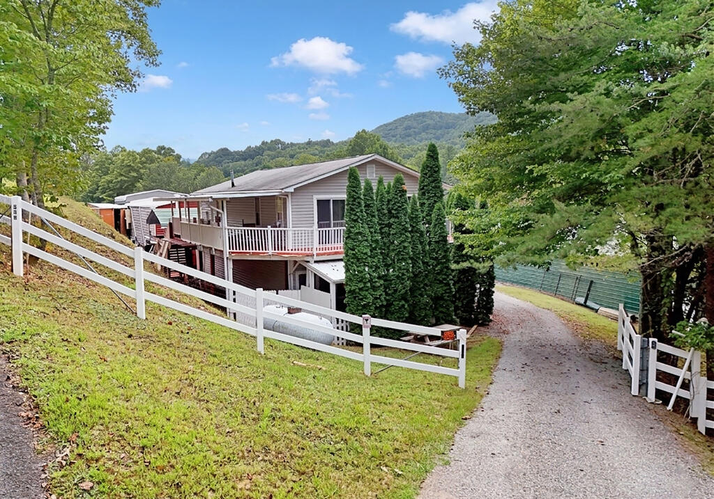 501 Sunnyside Shores Road Hiawassee GA 30546