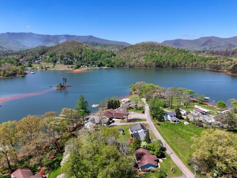 26 River Street Hiawassee GA 30046