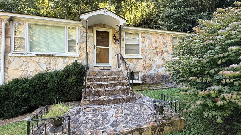 107 Cherokee Andrews NC 28901