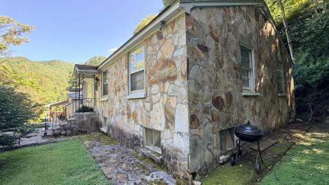 107 Cherokee Andrews NC 28901