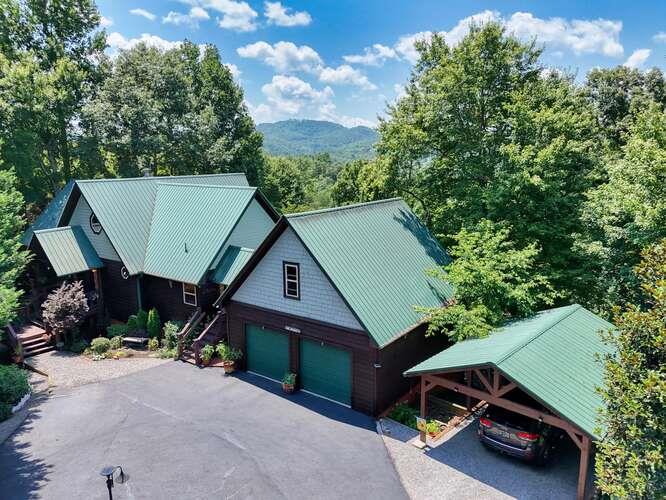 34 Darnell Lane Brasstown NC 28902