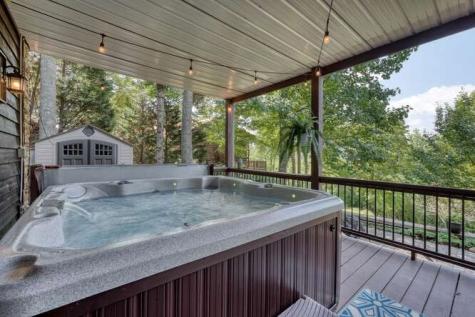 34 Darnell Lane Brasstown NC 28902