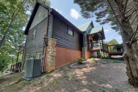 34 Darnell Lane Brasstown NC 28902