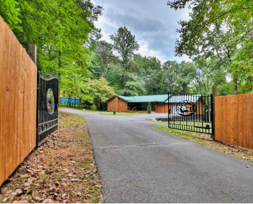 1843 Old Mobile Road Mccaysville GA 30555