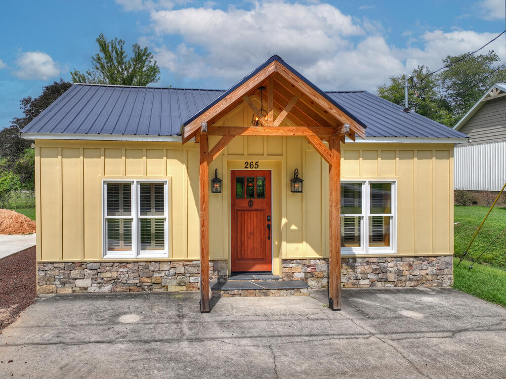 265 E Tennessee Avenue Mccaysville GA 30555