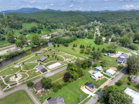 265 E Tennessee Avenue Mccaysville GA 30555