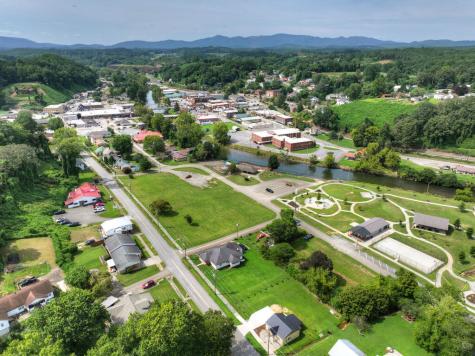 265 E Tennessee Avenue Mccaysville GA 30555