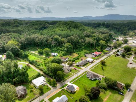 265 E Tennessee Avenue Mccaysville GA 30555