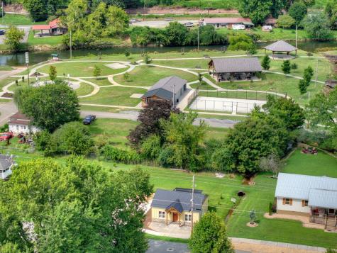 265 E Tennessee Avenue Mccaysville GA 30555
