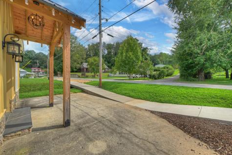 265 E Tennessee Avenue Mccaysville GA 30555